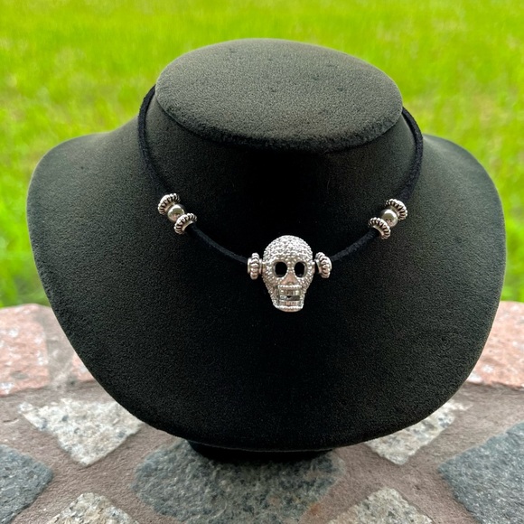 Shinny cz diamonds skull charm choker necklace on adjustable black suede cord - Picture 13 of 16
